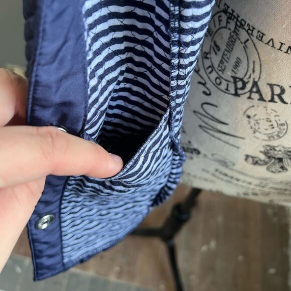 Chico’s dark blue/silver/white quilted snap button collared jacket with pockets - Picture 9 of 16